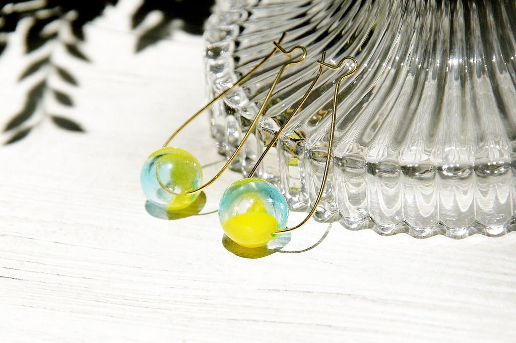 / Simple sense / retro golden hue oval Bronze ear earring ear hook earhook - Gradient glass droplets sun ocean - ต่างหู - แก้ว หลากหลายสี