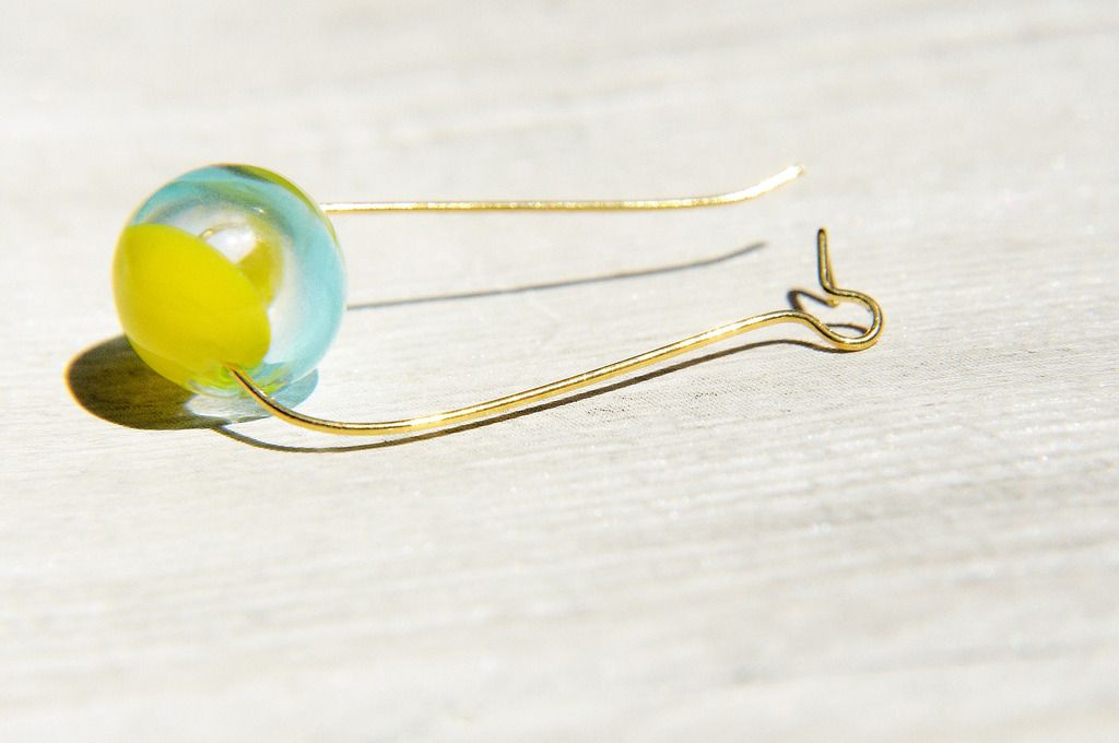 / Simple sense / retro golden hue oval Bronze ear earring ear hook earhook - Gradient glass droplets sun ocean - ต่างหู - แก้ว หลากหลายสี
