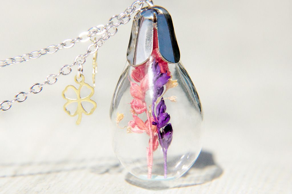 Valentine's Day / Forest Girl / French Transparent Glass Ball Dry Flower Necklace-Colorful Flowers + Gypsophila - Necklaces - Glass Multicolor