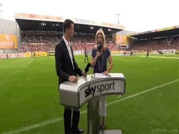 1282840389_reporter-soccer-ball-headshot.gif
