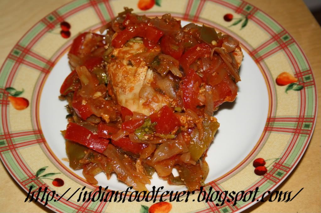 capsicum; peppers; tomato; onion; chicken